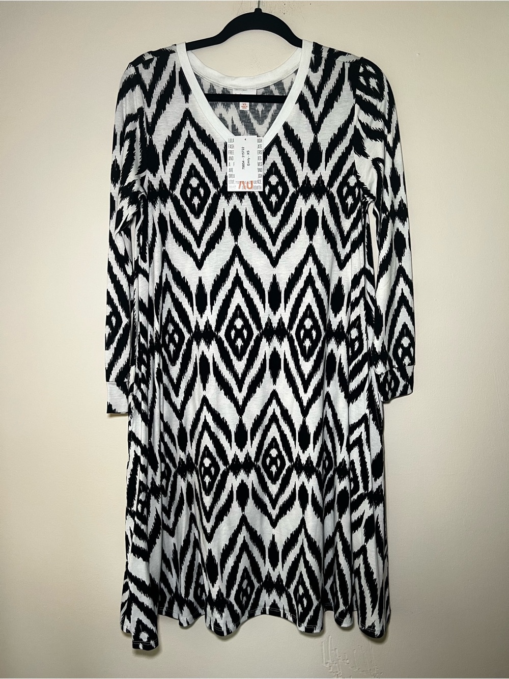 LuLaRoe Emily Black & White Geometric V-Neck Long Sleeve Dress